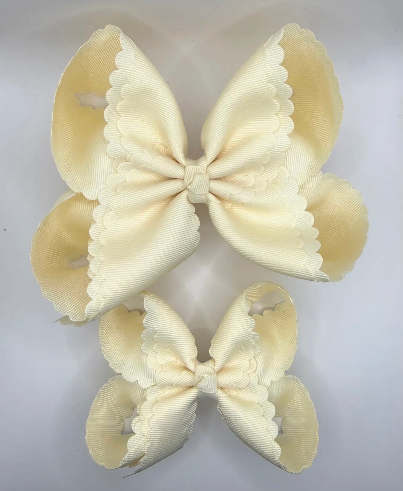 Ivory Scallop Bow